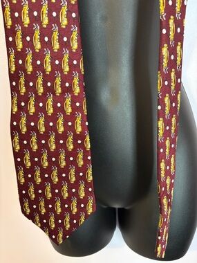 Novel-Ties by Roffe Maroon Golf Club Bag With Golf Ball Design Silk Necktie Tie